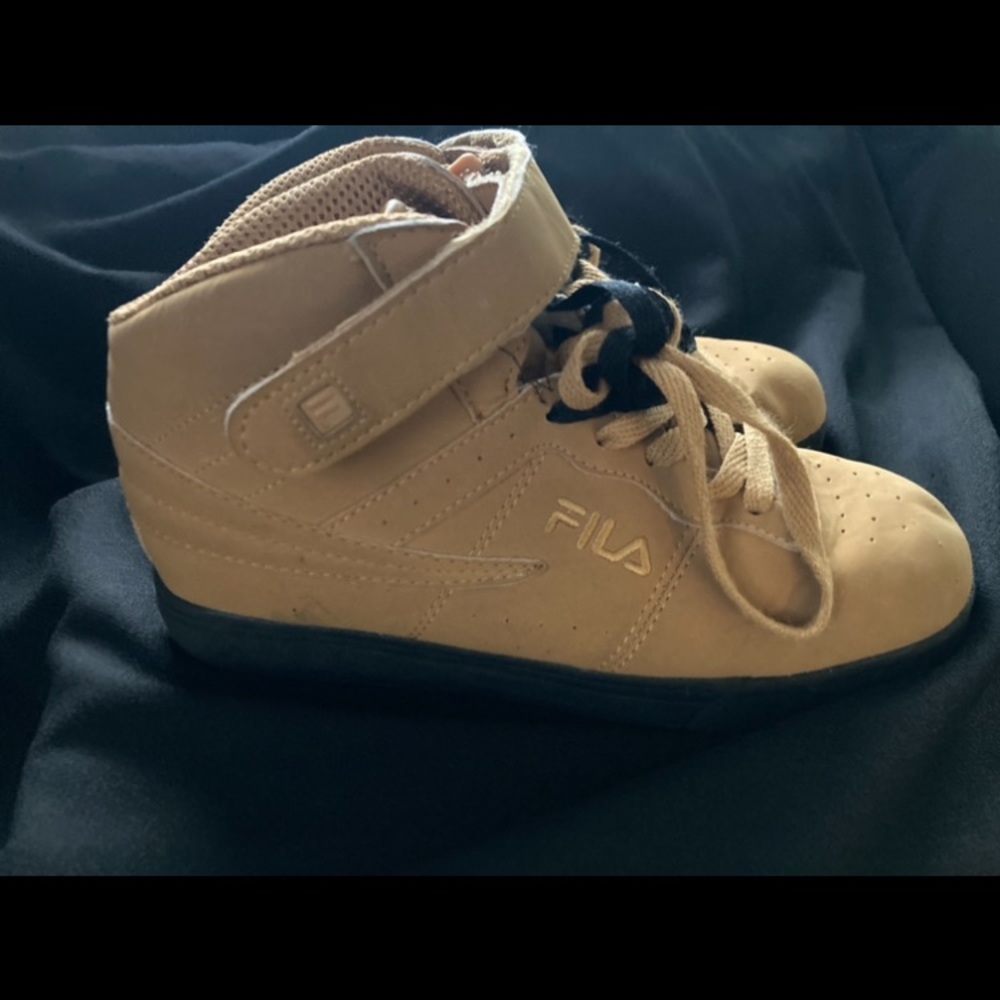 FILA high top sneakers..US 4.5